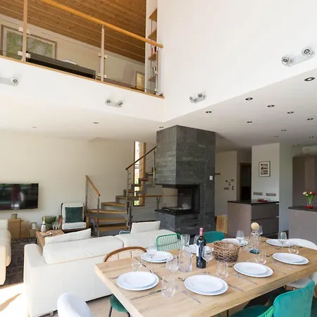 Couttet - Year シャレー シャモニー