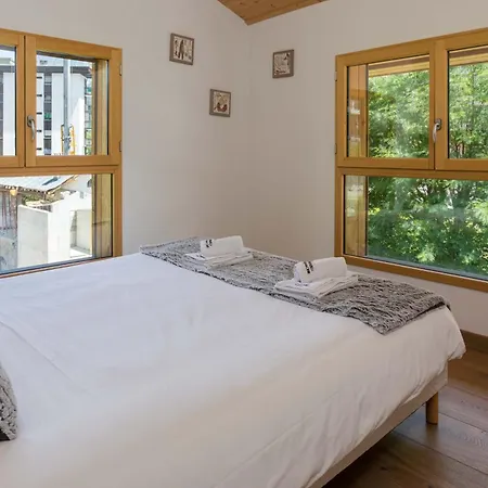 Couttet - Year シャレー シャモニー